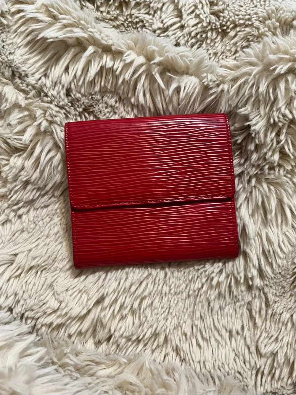 Used vintage Red Louis Vuitton Textured Women's Wallet - Classic Folding Design